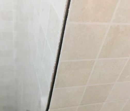 沧源瓷砖空鼓维修公司分享阳台瓷砖脱落的修复过程可以分为以下几个步骤