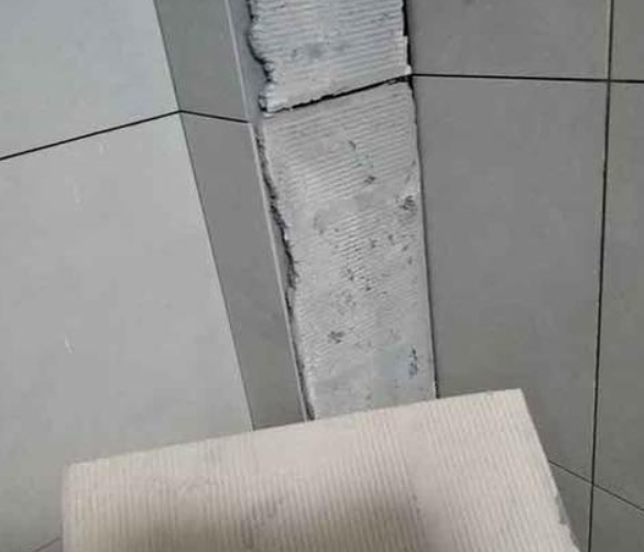沧源瓷砖空鼓维修公司分享下厨房瓷砖脱落的补救措施。